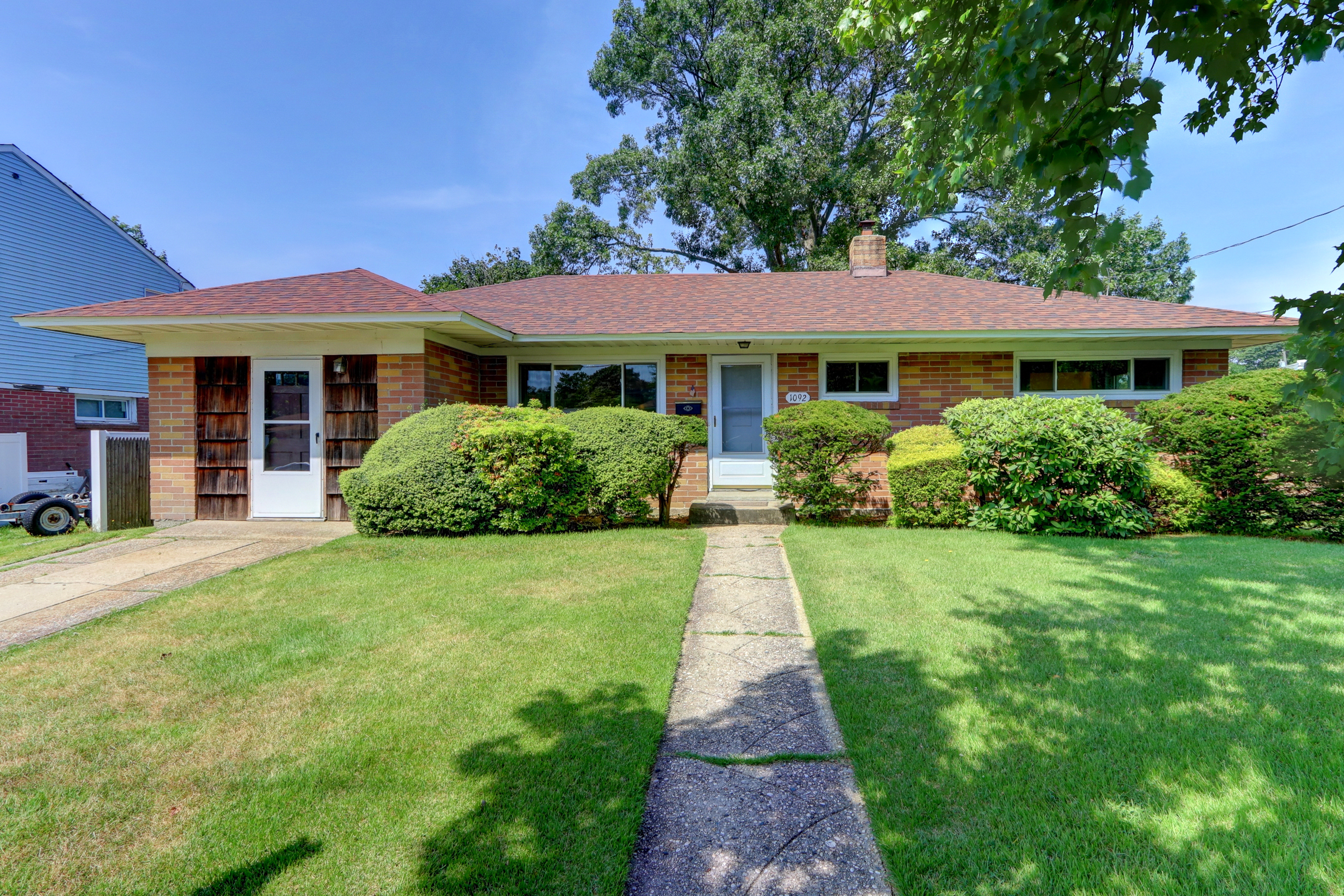 1092 Thompson Drive, Bay Shore, NY 11706 Century 21 Crown Homes